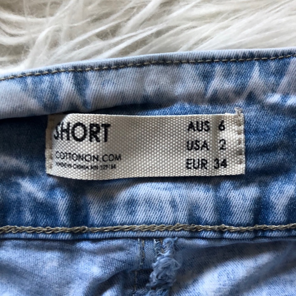 Cotton On high waisted bleached wash denim shorts - Picture 3 of 3